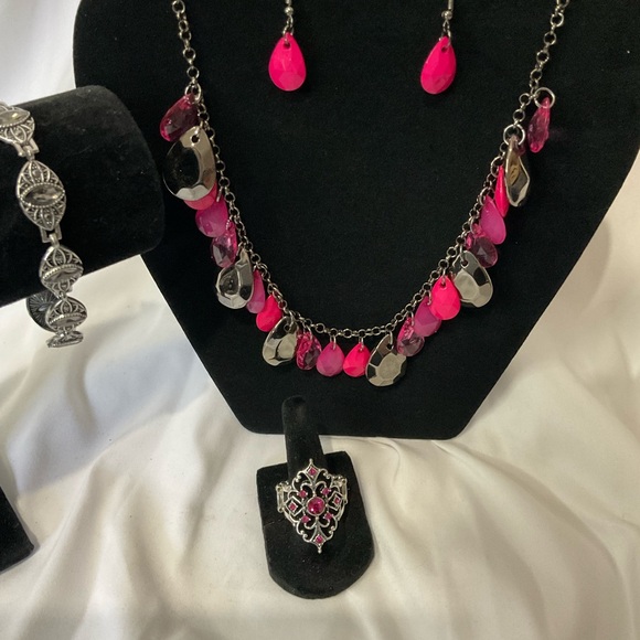 Paparazzi Women’s Jewelry Set Pink Gunmetal Fuchsia Necklace,Ring,Bracelet, NWOT - Picture 9 of 11